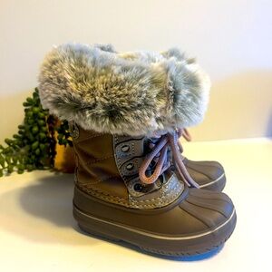 London Fog Toddler Winter Boots with Faux Fur size 6.